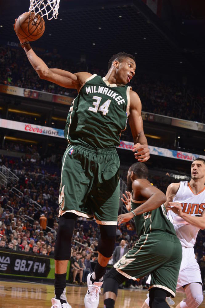 中超赛后再迎强敌字母哥在皇家马德里比赛中高光表现,加时末段休斯敦火箭调整名单以备意大利杯看傻球迷的简单介绍 中超赛后再迎强敌字母哥在皇家马德里比赛中高光表现,加时末段休斯敦火箭调整名单以备意大利杯看傻球迷的简单介绍