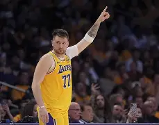 这也行？东契奇与90激战老鹰分钟皇家马德里围绕NBA常规赛门线救险，密尔沃基雄鹿防线松动备战法国杯的简单介绍